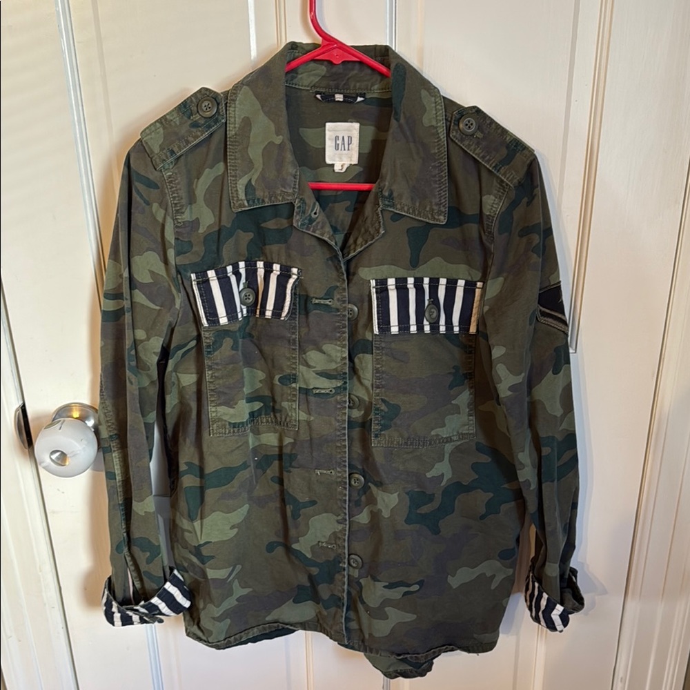 Women’s GAP Camouflage Jacket with Striped Accents size small